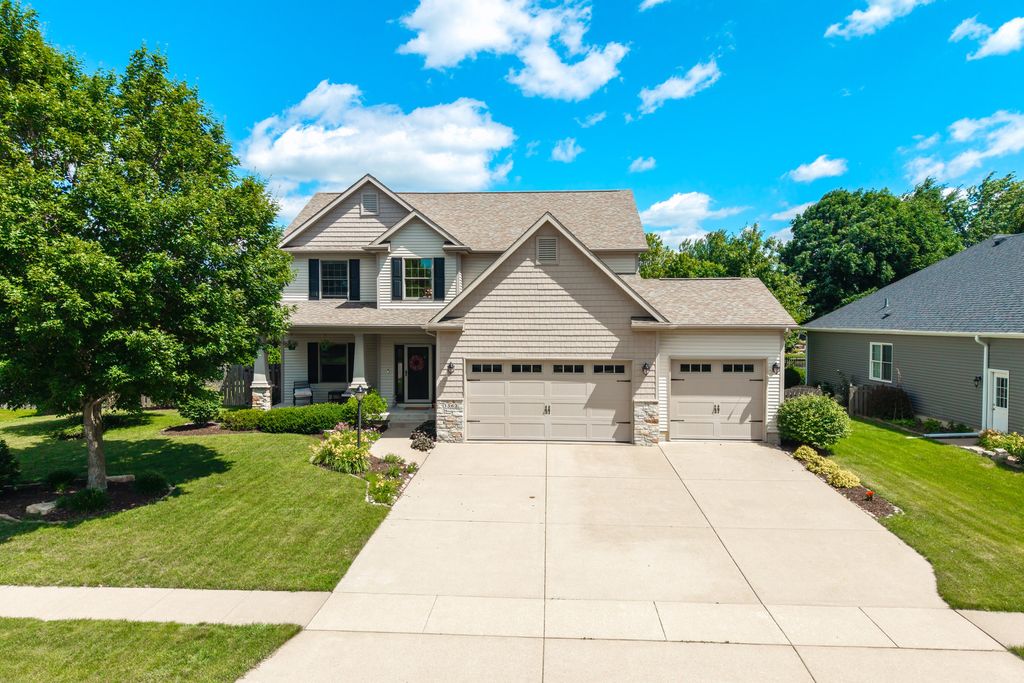 3362 Adele Lane, Bettendorf, IA 52722