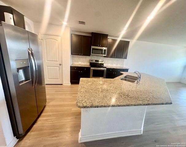 2815 Thackery Grv, San Antonio, TX 78245
