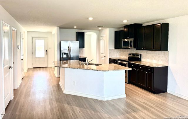 2815 Thackery Grv, San Antonio, TX 78245