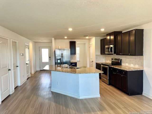 2815 Thackery Grv, San Antonio, TX 78245