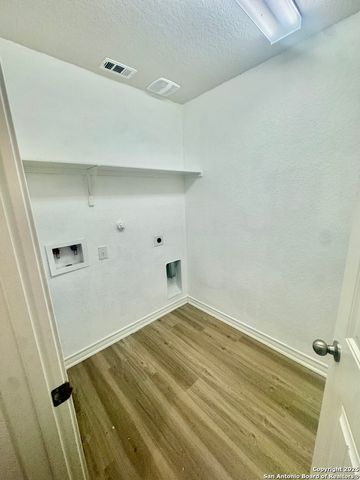 2815 Thackery Grv, San Antonio, TX 78245