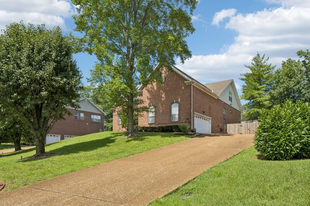 830 Loretta Dr, Goodlettsville, TN 37072