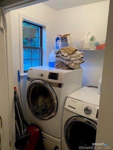 16 Homestead Lane, Brookfield, CT 06804