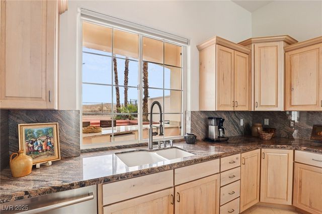 27 Avenida Fiori, Henderson, NV 89011