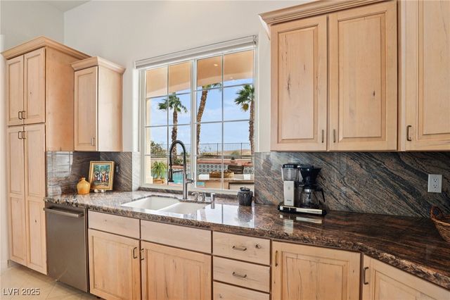 27 Avenida Fiori, Henderson, NV 89011