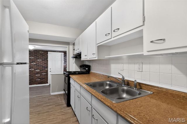 10518 Renfrew Drive, St Louis, MO 63137