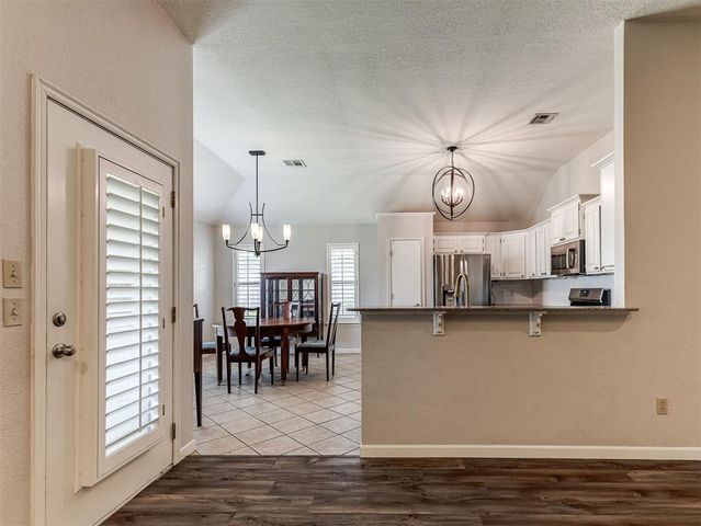 409 E Twelve Oaks Terrace, Mustang, OK 73064