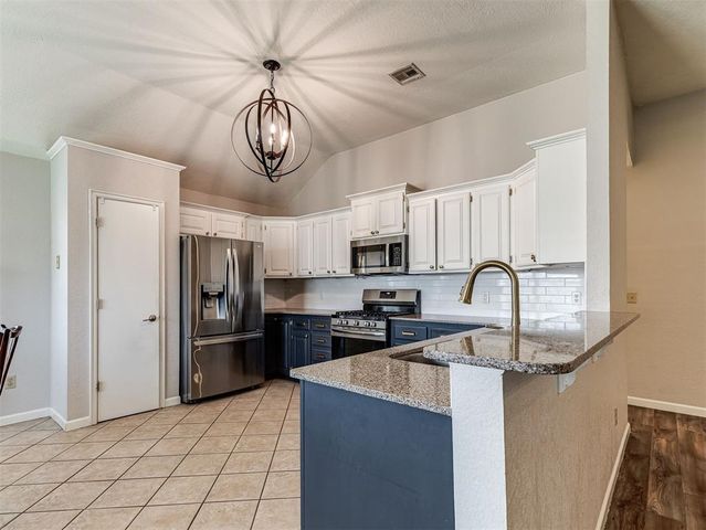 409 E Twelve Oaks Terrace, Mustang, OK 73064