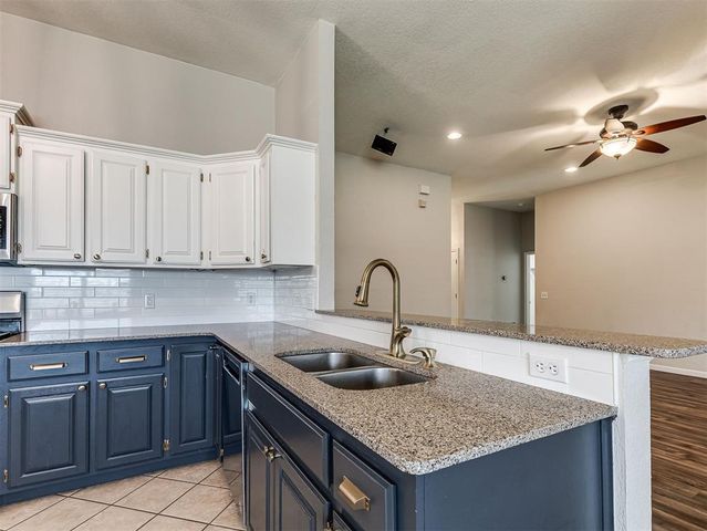 409 E Twelve Oaks Terrace, Mustang, OK 73064
