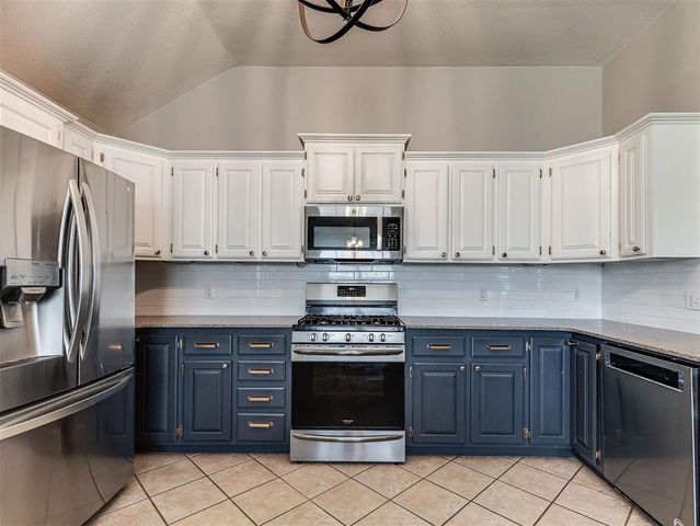 409 E Twelve Oaks Terrace, Mustang, OK 73064