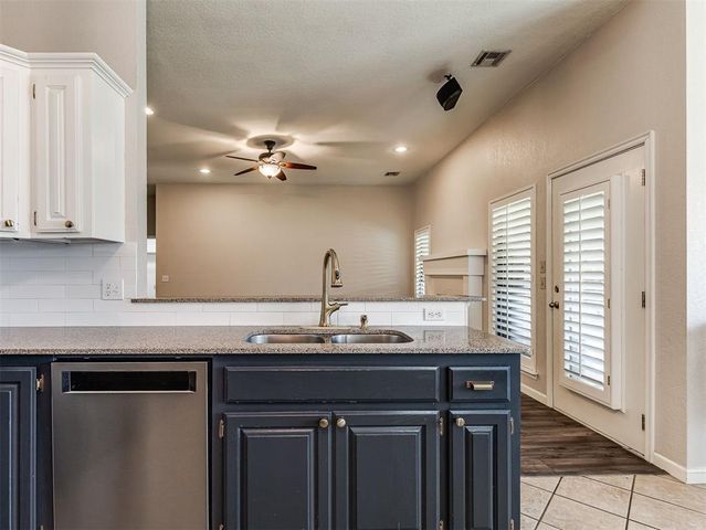 409 E Twelve Oaks Terrace, Mustang, OK 73064