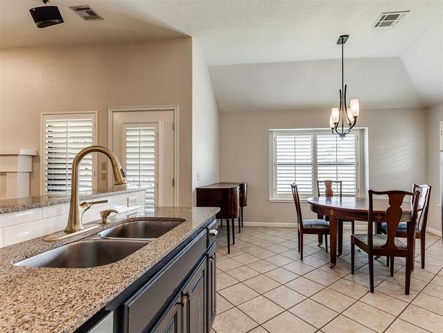 409 E Twelve Oaks Terrace, Mustang, OK 73064