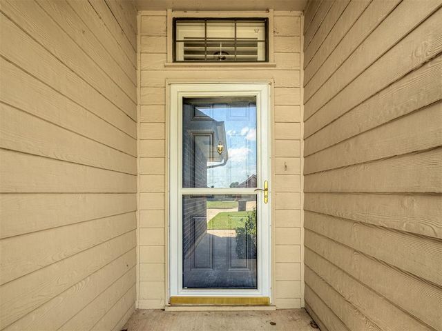 409 E Twelve Oaks Terrace, Mustang, OK 73064
