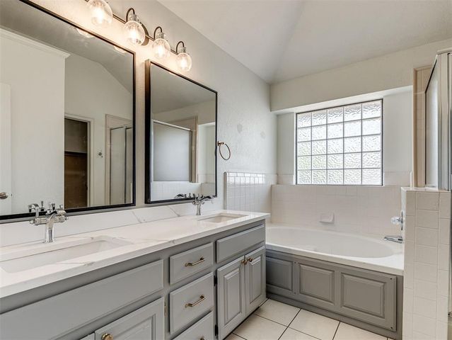 409 E Twelve Oaks Terrace, Mustang, OK 73064