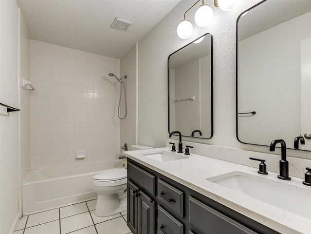 409 E Twelve Oaks Terrace, Mustang, OK 73064