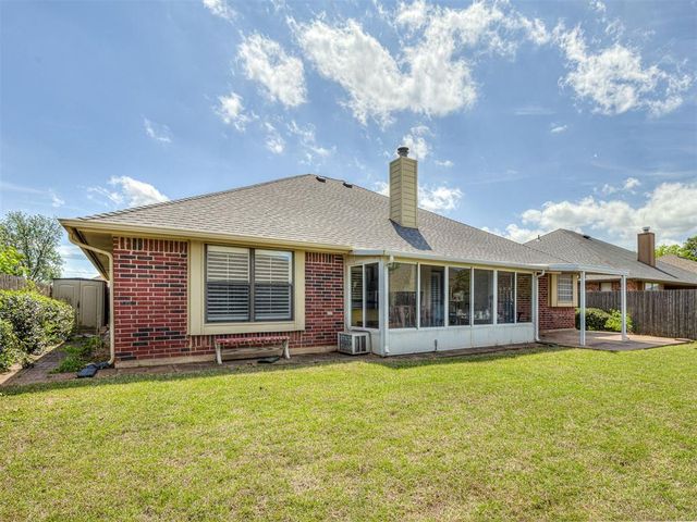 409 E Twelve Oaks Terrace, Mustang, OK 73064