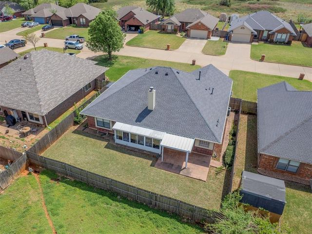409 E Twelve Oaks Terrace, Mustang, OK 73064