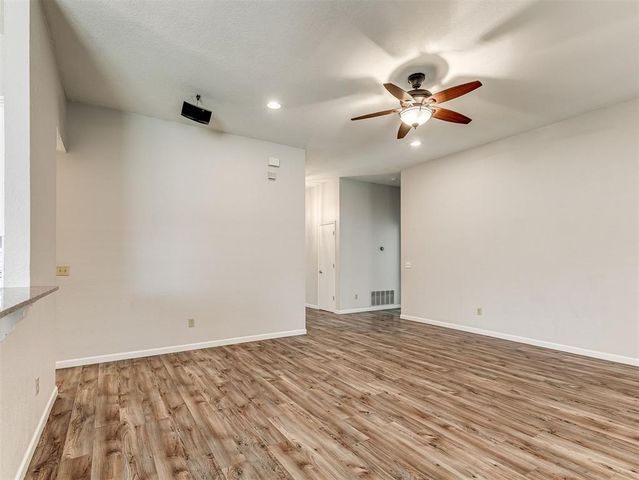 409 E Twelve Oaks Terrace, Mustang, OK 73064