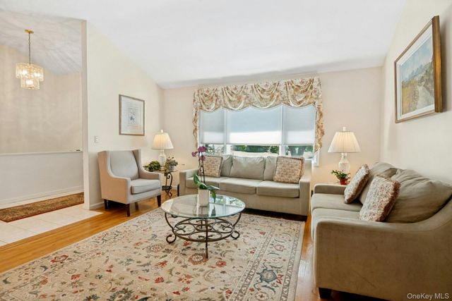 82 Holbrooke Road, White Plains, NY 10605