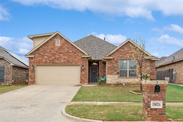 19024 Pinehurst Trail Drive, Edmond, OK 73012