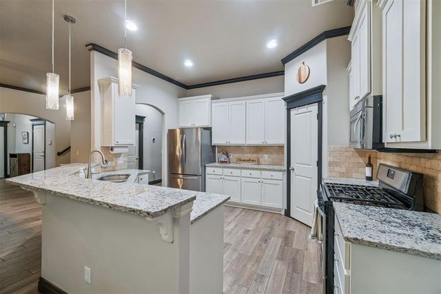 19024 Pinehurst Trail Drive, Edmond, OK 73012