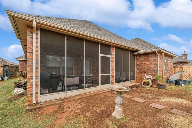 19024 Pinehurst Trail Drive, Edmond, OK 73012