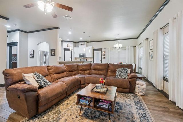 19024 Pinehurst Trail Drive, Edmond, OK 73012