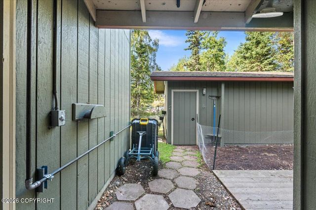 4700 Rabbit Creek Road, Anchorage, AK 99516