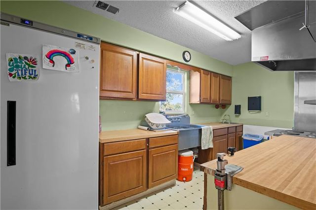 19401 E US 24 Highway, Independence, MO 64056