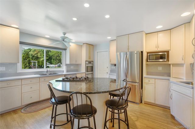 450 Maple Lane, Greenport, NY 11944