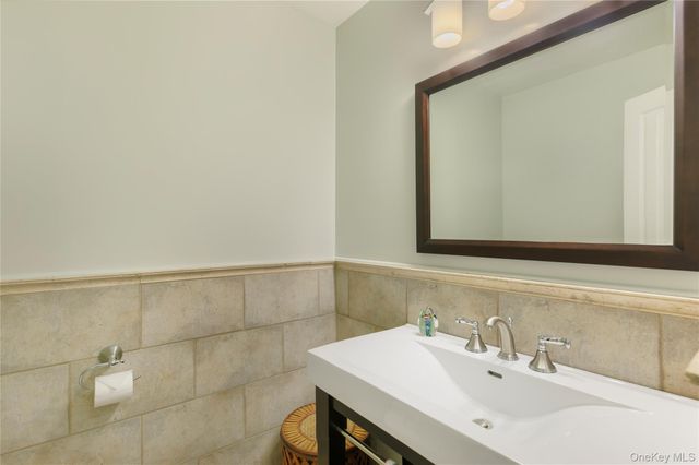 450 Maple Lane, Greenport, NY 11944