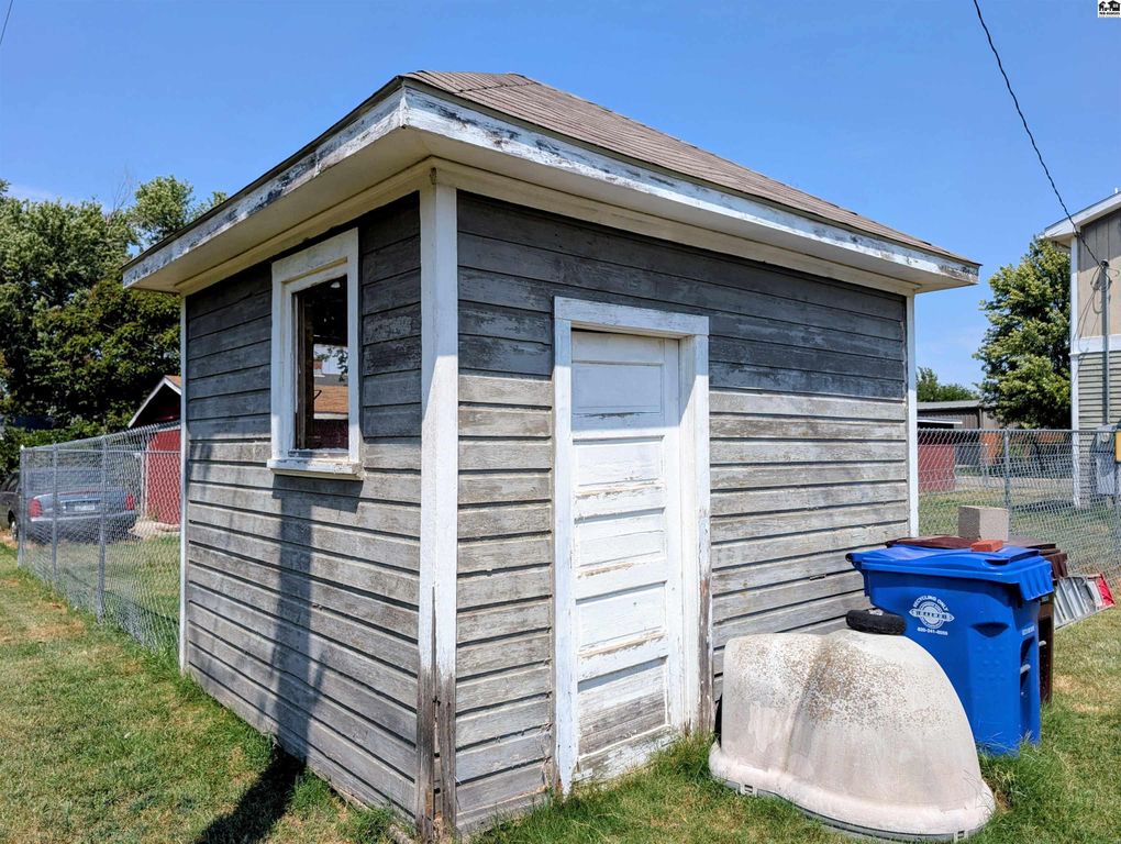 303 N Swedonia St