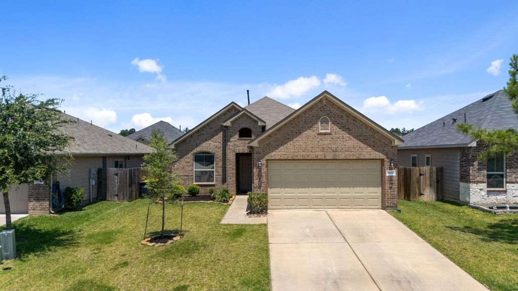 2137 Cedar Way Drive, Conroe, TX 77301