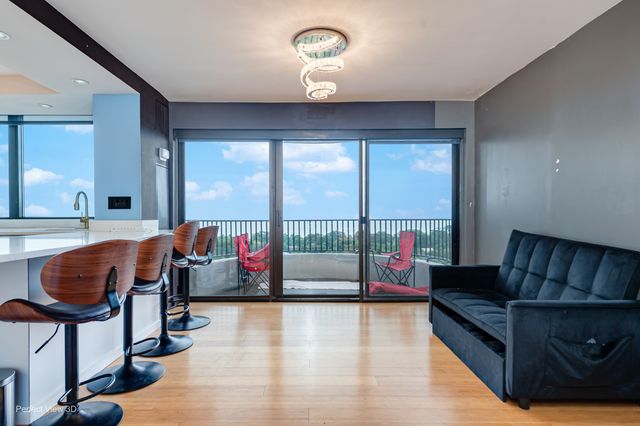 2020 N Lincoln Park 12G, Chicago, IL 60614