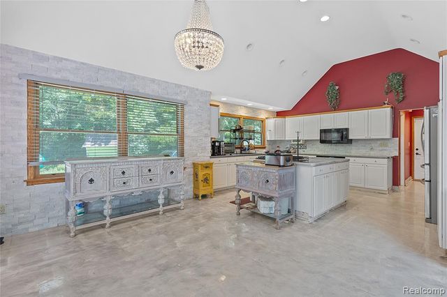 680 S Bartlett Road, Saint Clair, MI 48079