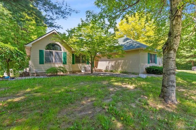 680 S Bartlett Road, Saint Clair, MI 48079