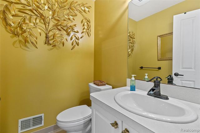 680 S Bartlett Road, Saint Clair, MI 48079