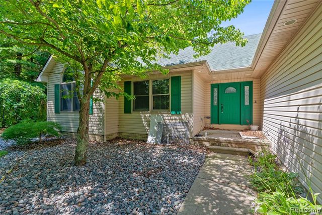 680 S Bartlett Road, Saint Clair, MI 48079