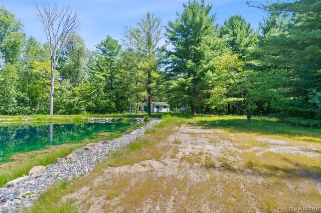 680 S Bartlett Road, Saint Clair, MI 48079