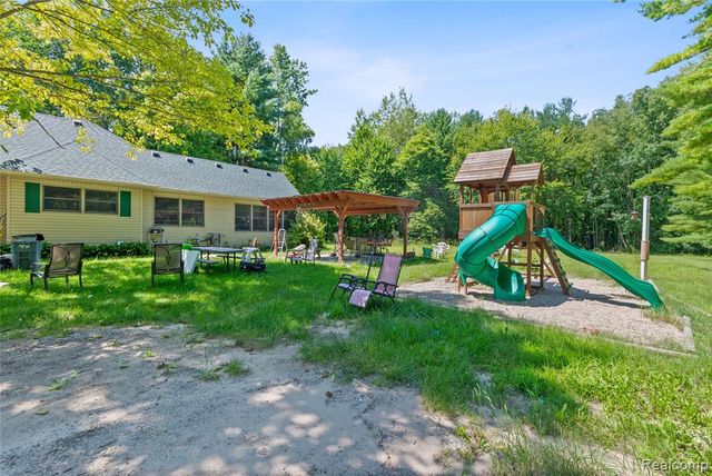 680 S Bartlett Road, Saint Clair, MI 48079