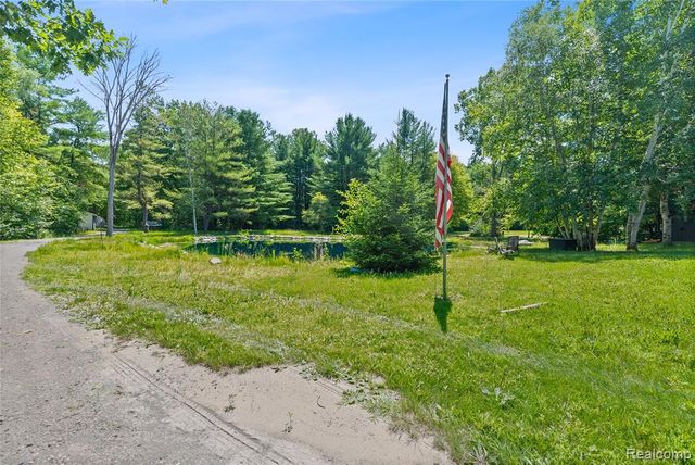 680 S Bartlett Road, Saint Clair, MI 48079