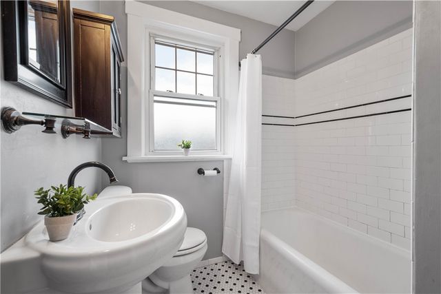 86 Duncan Avenue, Crafton, PA 15205