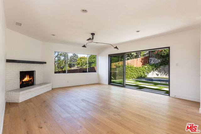 3424 Primera Avenue, Los Angeles, CA 90068