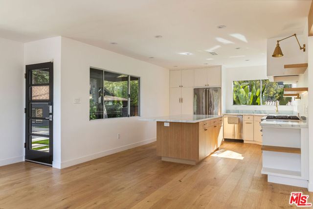 3424 Primera Avenue, Los Angeles, CA 90068