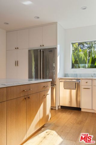 3424 Primera Avenue, Los Angeles, CA 90068