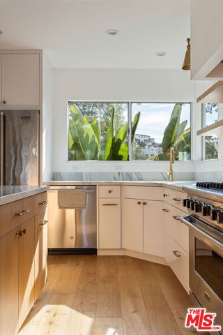 3424 Primera Avenue, Los Angeles, CA 90068