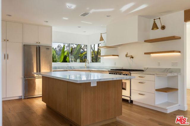 3424 Primera Avenue, Los Angeles, CA 90068