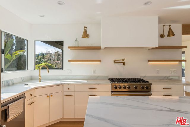 3424 Primera Avenue, Los Angeles, CA 90068