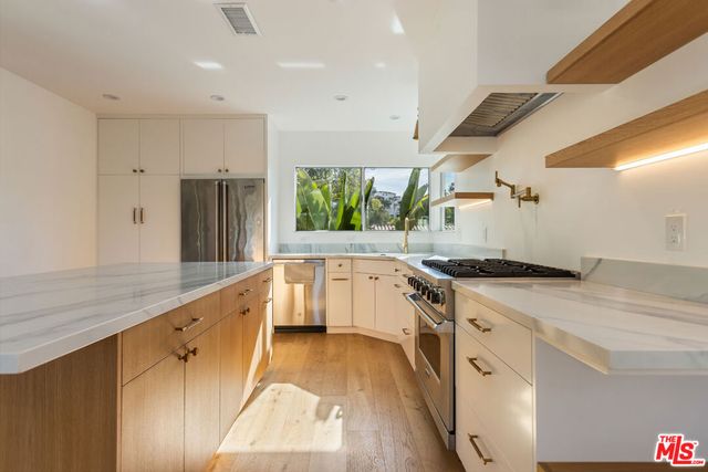 3424 Primera Avenue, Los Angeles, CA 90068