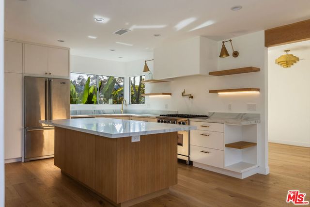 3424 Primera Avenue, Los Angeles, CA 90068